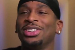 亚历山大：我一套衣服从不穿两次，这是不可能发生的